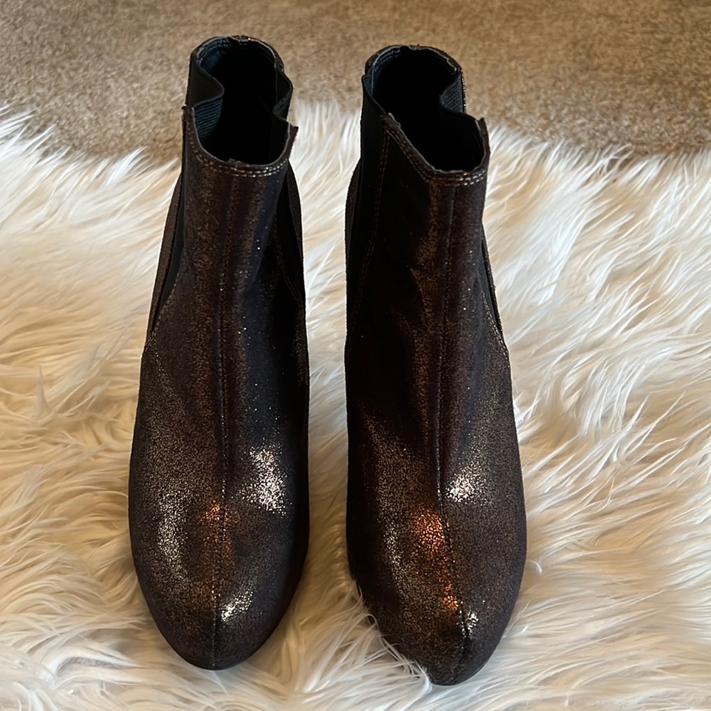Rock & Republic Metallic Bronze Platform Heeled Ankle Boots Size 6